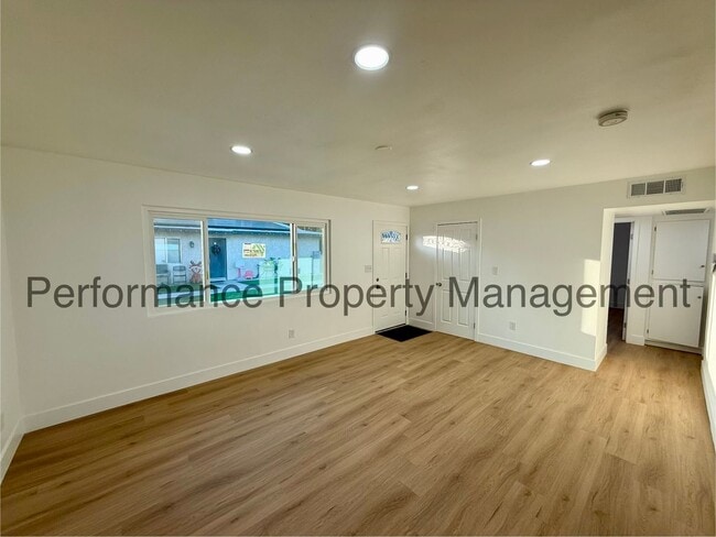 Photo - 3401 Squire Ln Unidad A