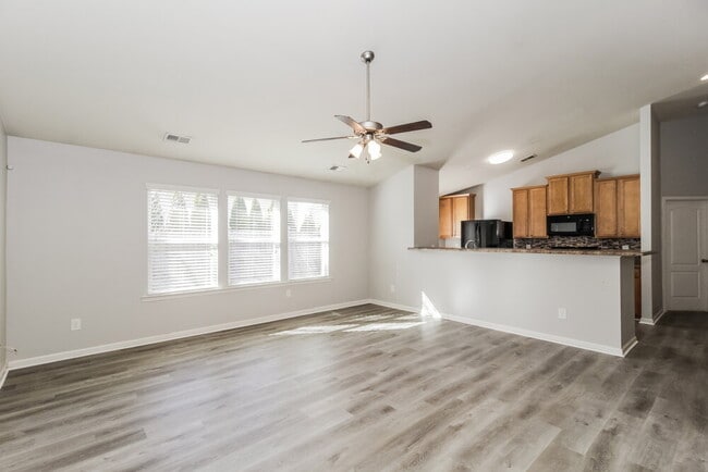 Photo - 162 High Point Way