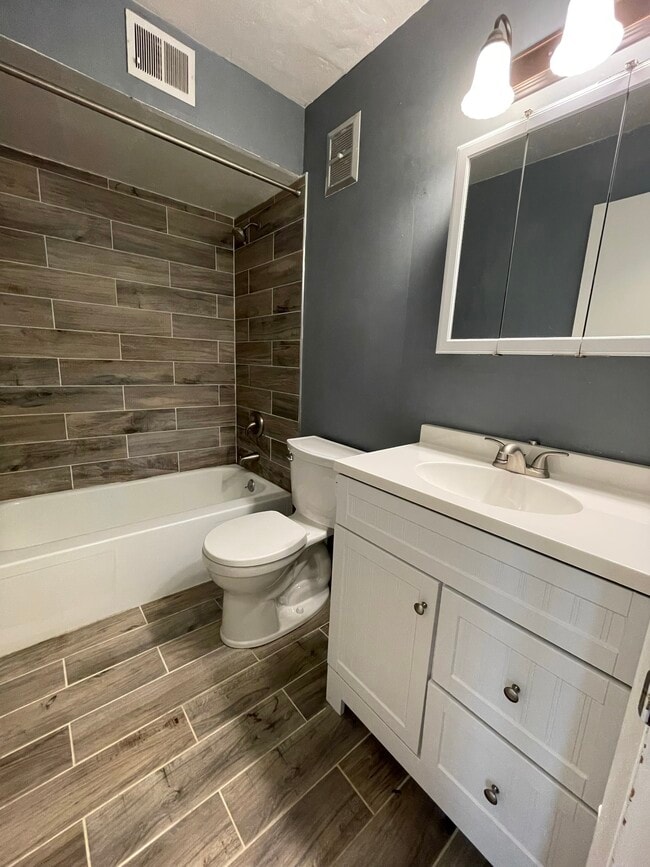 Photo - THE VILLAGES SOUTH 350 Unit D