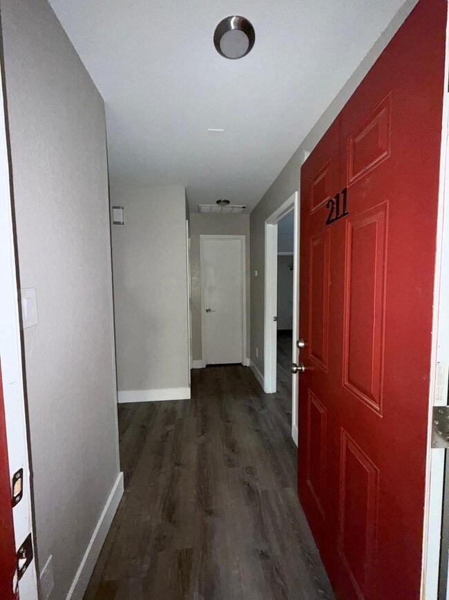 Photo - 211 Shrum Ct