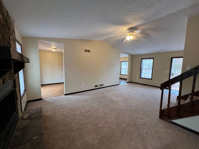 Photo - Great Split Level in Quiet Neighborhood!