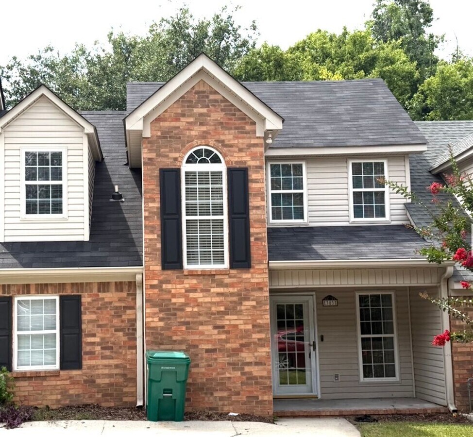 Photo - 304 Hazelnut Dr