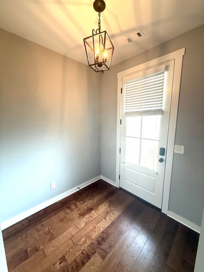 Photo - ** 4 Bed 2.5 Bath Located beside Park Cros...