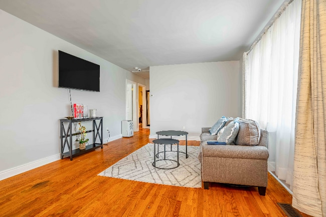 Photo - 2224 Kirby Rd