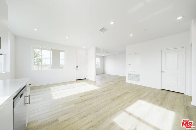 Photo - 16151 Linden Ln