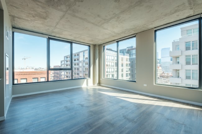 Building Photo - 1001 W Washington St Rental
