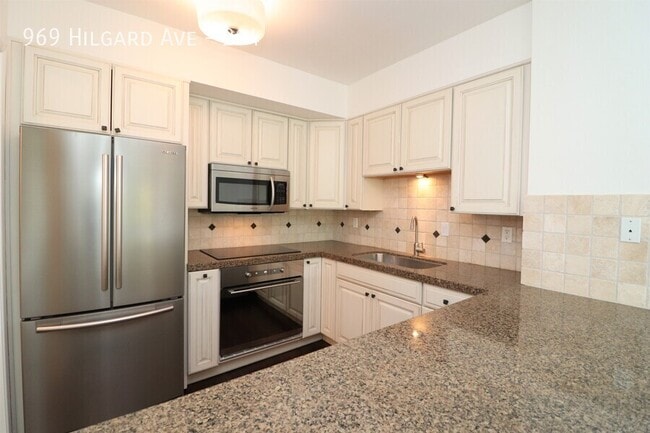 Photo - 967 Hilgard Ave Unit 204