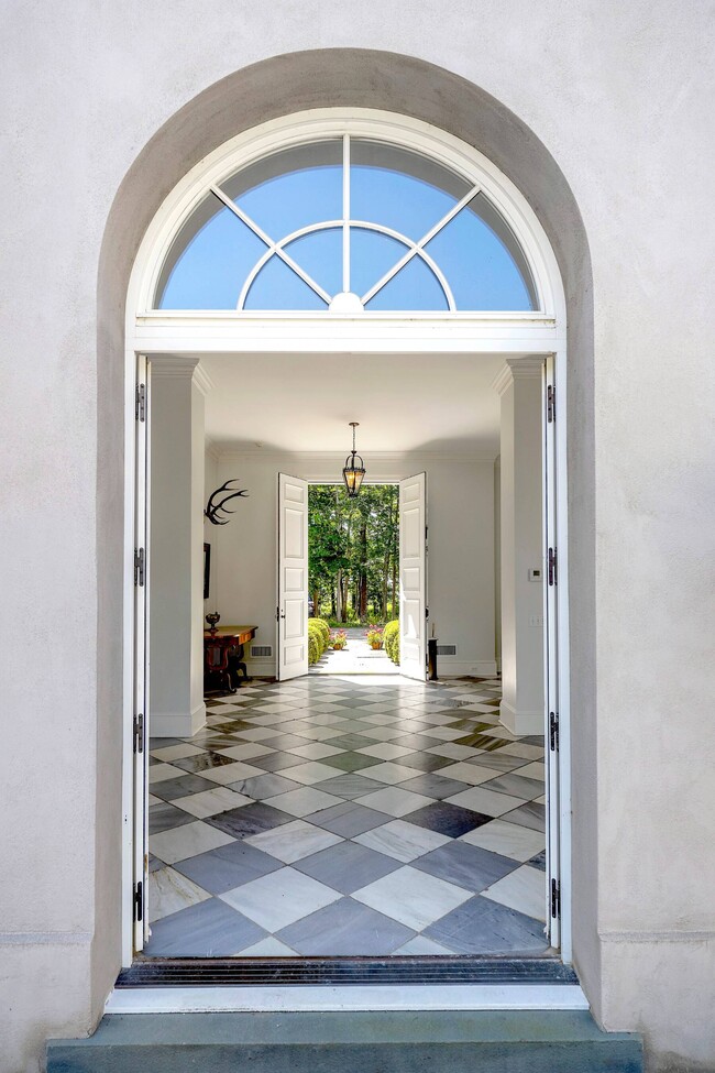 Photo - 662-672 Noyac Path