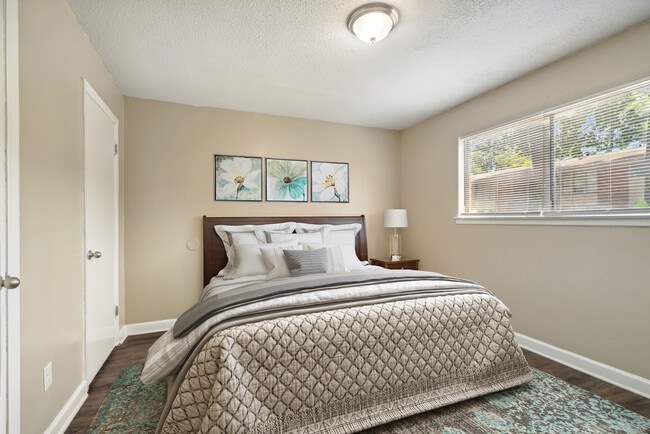 Photo - Oak Grove Flats