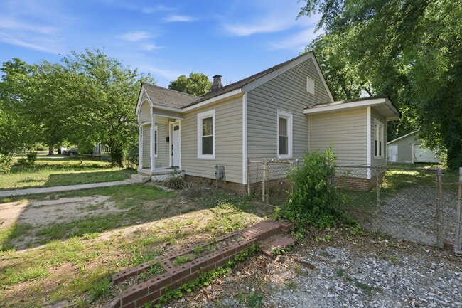 Photo - 214 Markham St