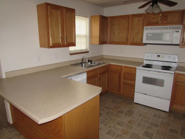 Photo - 7571-MF2-E4 Unit A