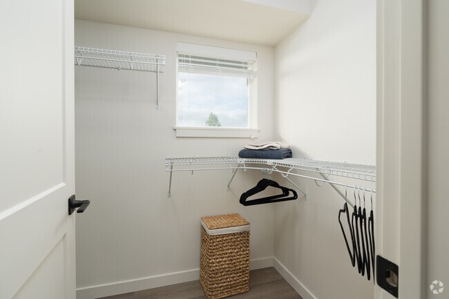 2BR, 2BA - 964SF