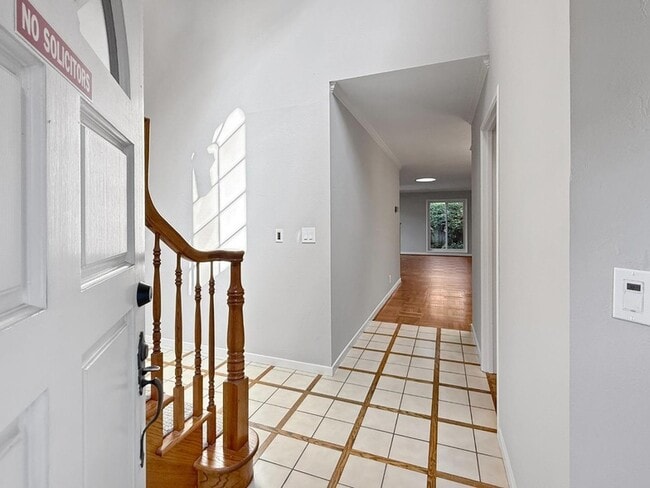 Photo - 527 Hilbar Ln