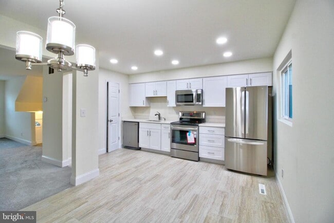 Building Photo - 87 Meadowlark Ave