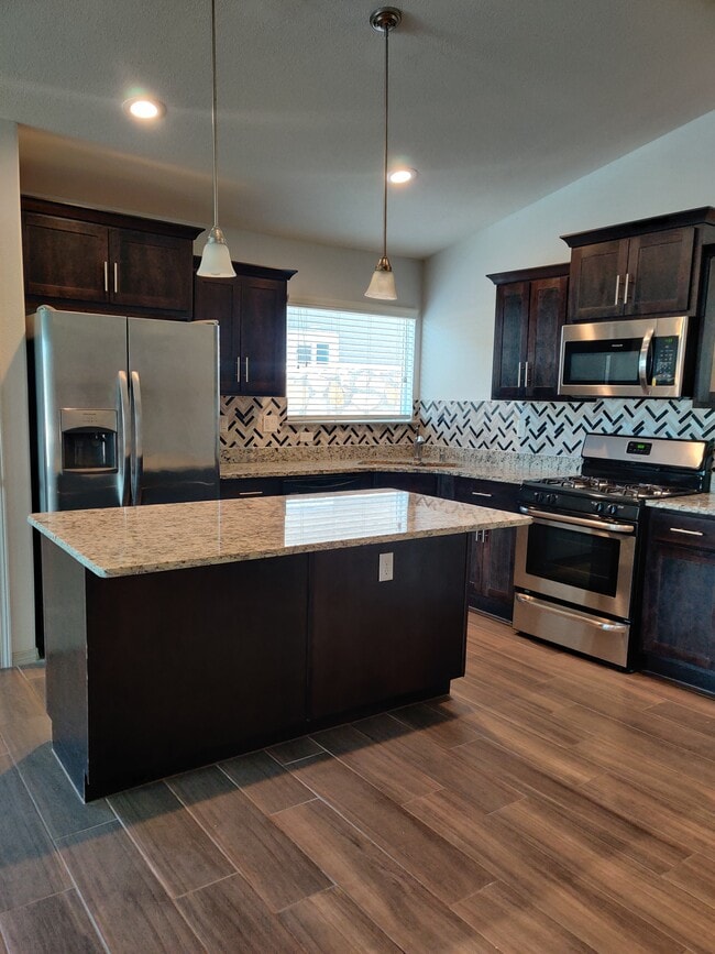 Photo - 4948 Marcella Santillana