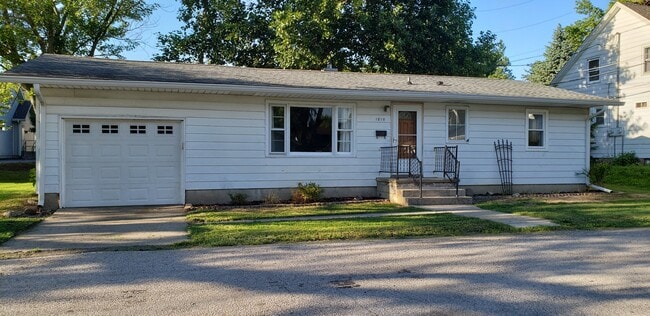 Photo - 1810 Virginia St House