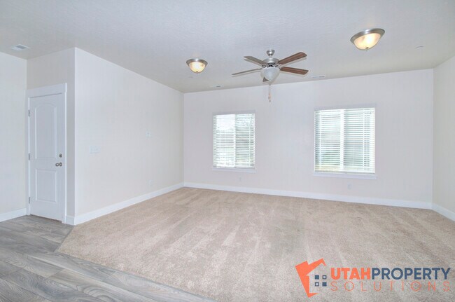 Photo - 1807 N Crest Rd