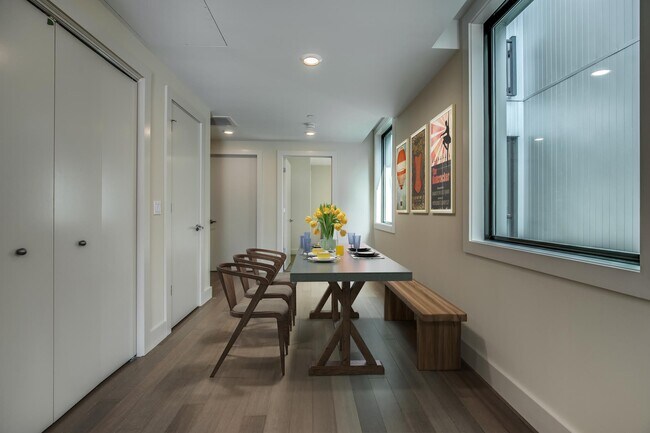 Photo - 121 Portland St Unidad 904