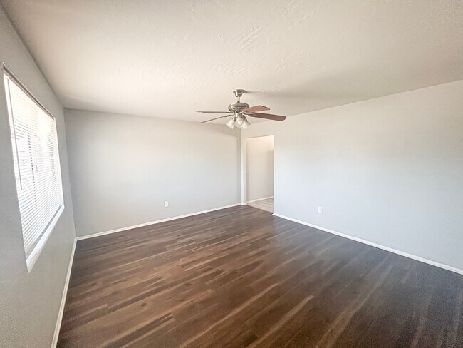 Photo - 1452 W 6th Dr