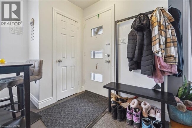 Photo - 9 Grenadier Dr