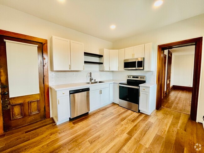 Building Photo - 40 S Main St Unit Apt. 4