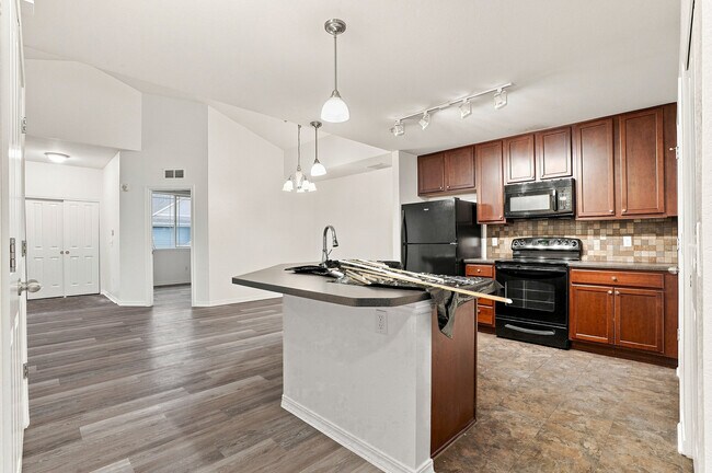Photo - 804 Summer Hawk Dr