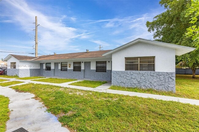 Photo - 4120 SW 19th St Unit 1