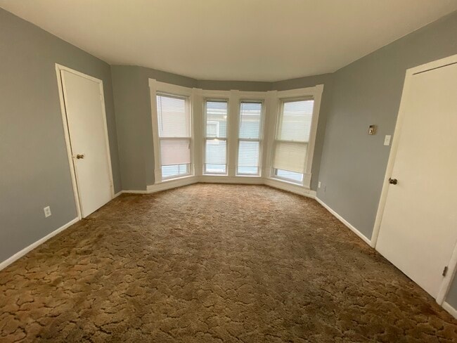 Building Photo - 214 S Bloomington St Unit 3 Rental
