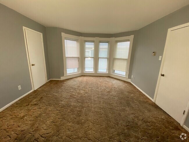 Building Photo - 214 S Bloomington St Unit 3 Rental