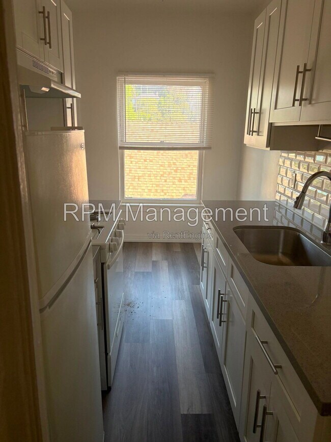 Photo - 1845 N Gramercy Pl Unit 304