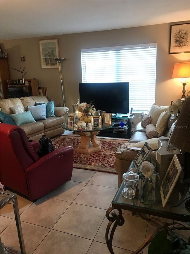 Photo - Cozy 4 bedroom end unit | Pet friendly!! | Central Sarasota near downtown and beaches