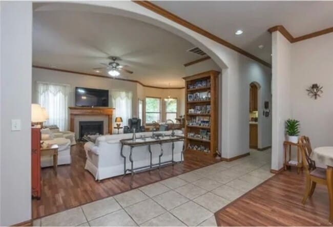 Photo - 121 SW 69th Ct