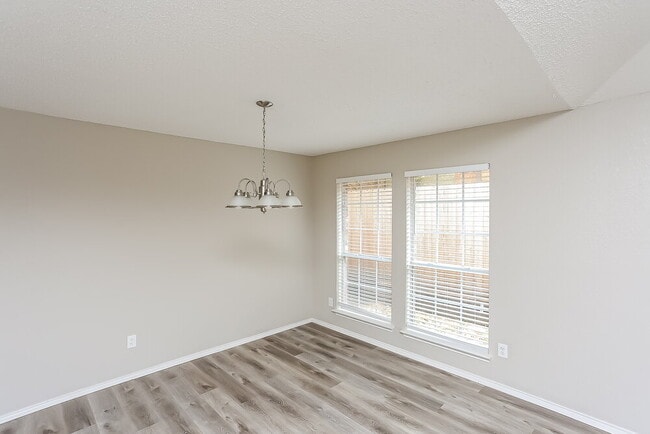 Photo - 4813 Cable Dr