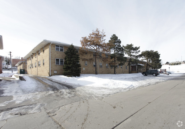 Lindenwood Court Apartments - Lindenwood Court Apartments