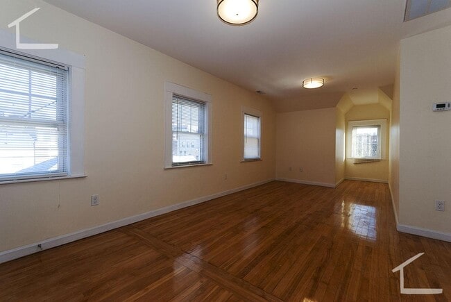 Photo - Nicely renovated 3 bed 3.5 bath in Brighton Center!!!