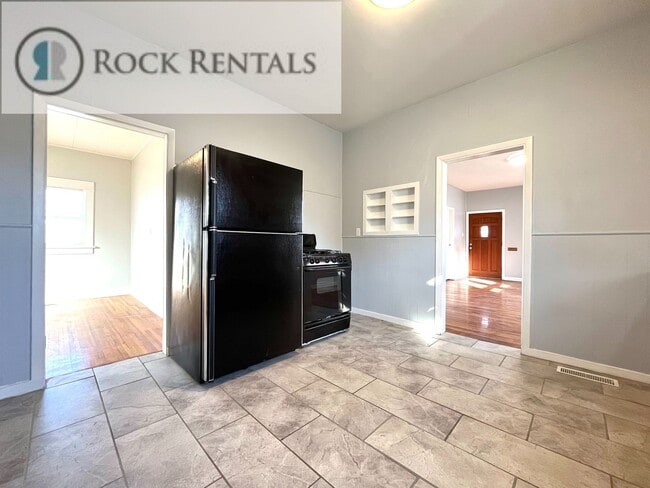 Photo - 3 Bed 1 Bath with Car Port