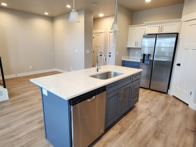 Photo - Newer 3 Bd 2.5 Ba Townhome in Herriman