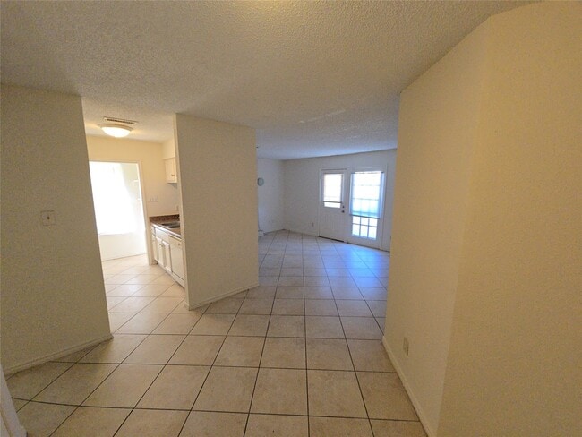 Photo - 1307 Brenda Ln Unidad B