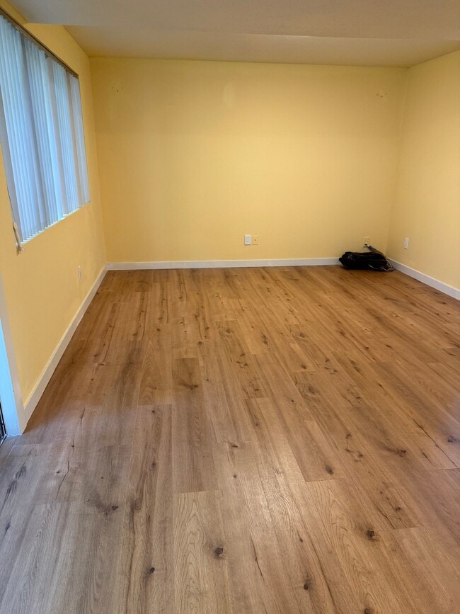 Photo - 14112 NE 62nd St Unit 1 Bd-1BA Yard