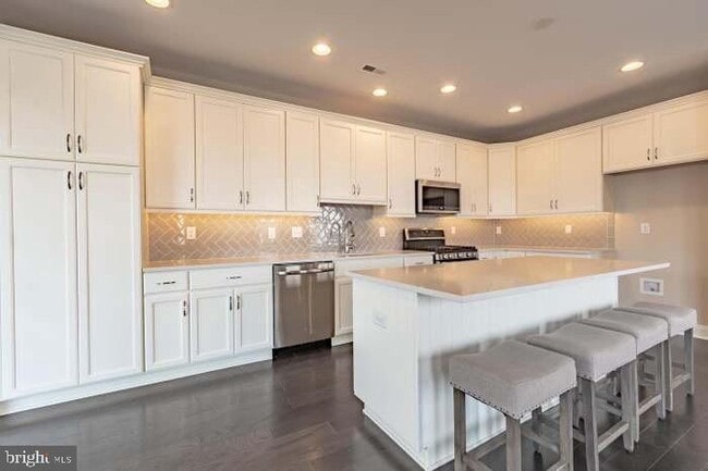 Photo - 275 Hillstone Cir