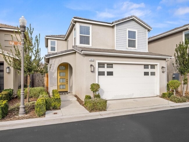 Building Photo - 1913 Oak Ln