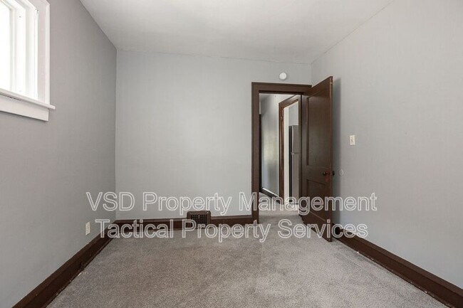 4024 E 143rd St Unit Up