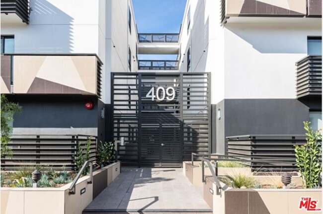 Building Photo - 409 Hayworth Ave Unit 209 Rental