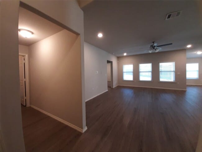 Photo - 221 Stalwart Hl Trl