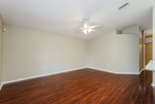 3807 Lockridge Dr