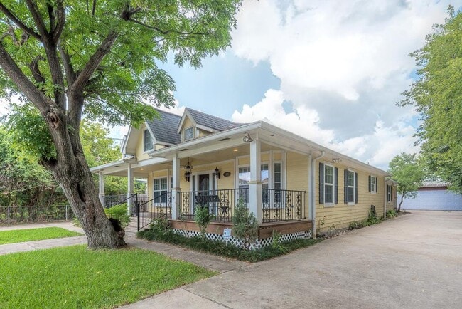 Photo - 1535 W 25th St