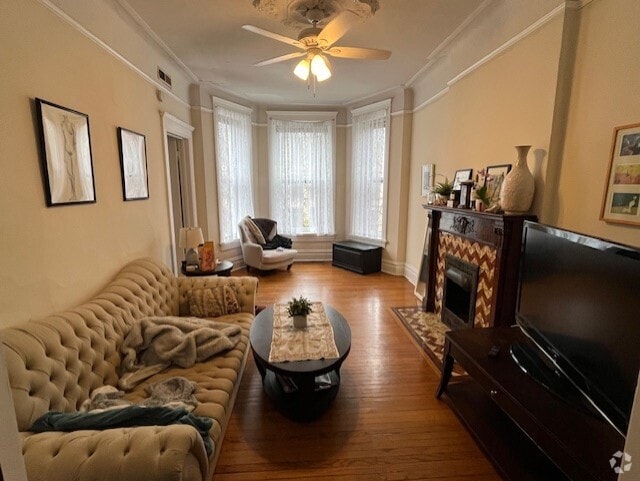 Building Photo - 909 W Newport Ave Unit 3 Rental