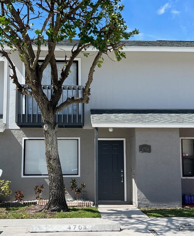 Photo - 4704 Pier Dr