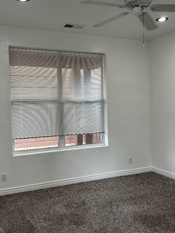 Photo - 1520 E Helen Way