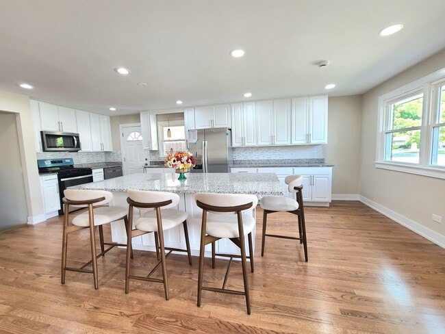 Photo - 6437 82nd St